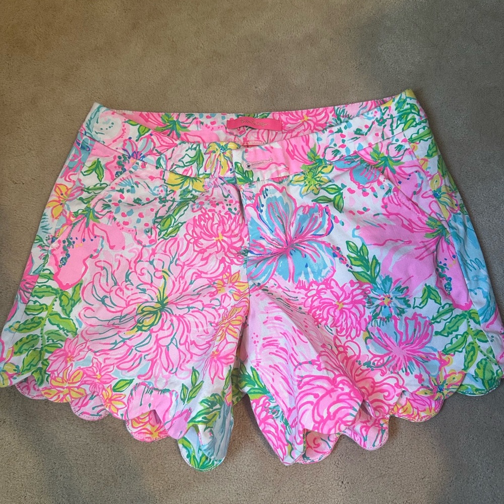 Lilly Pulitzer buttercup scallop shorts